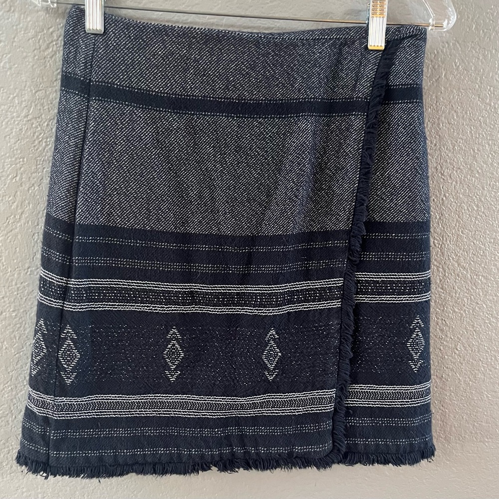 LOFT Blanket Jacquard Wrap Skirt With Fringe Side Zip Fully Lined Mini Size 2